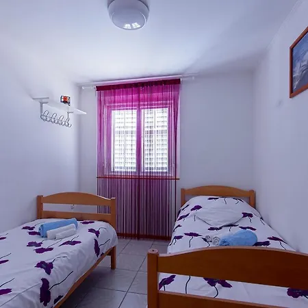 Dalmatia Sokolic Holiday home *