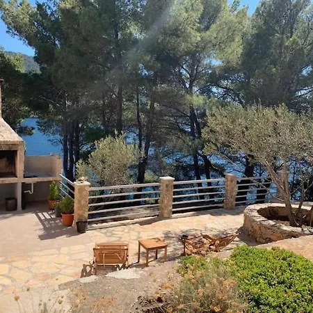 Dalmatia Sokolic بيت للعطل *